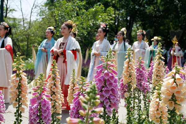 xixi wetland traditional Chinese costumes.jpg