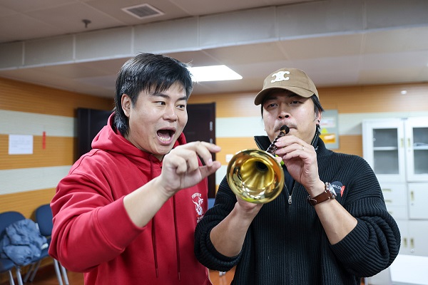 Chinese horn instrument suona gains hearts of young people