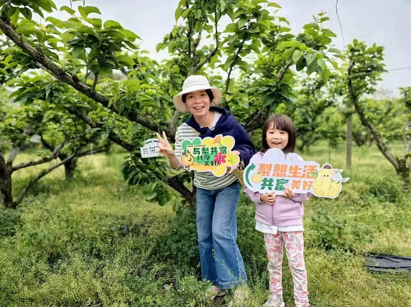 Pear tree adoption program blossoms in Hangzhou