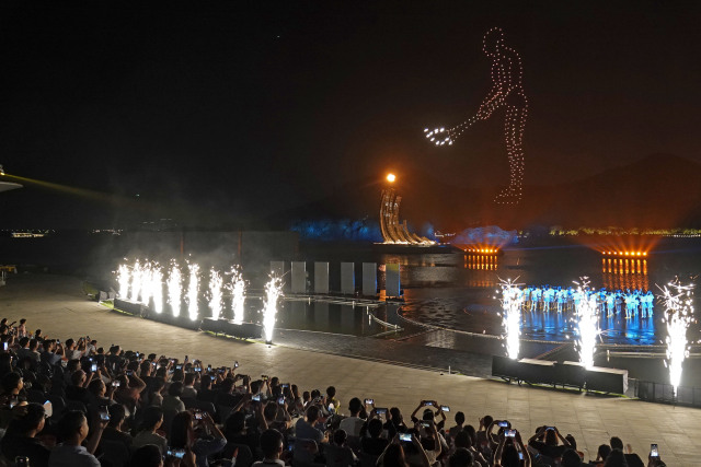 Hangzhou Asian Games closing show returns on Xianghu Lake