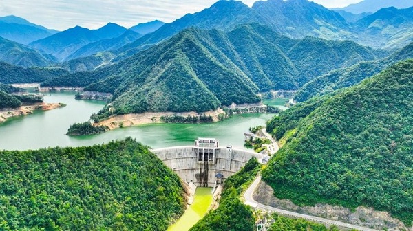 Zhejiang's first gravity arch dam hydropower station begins operations