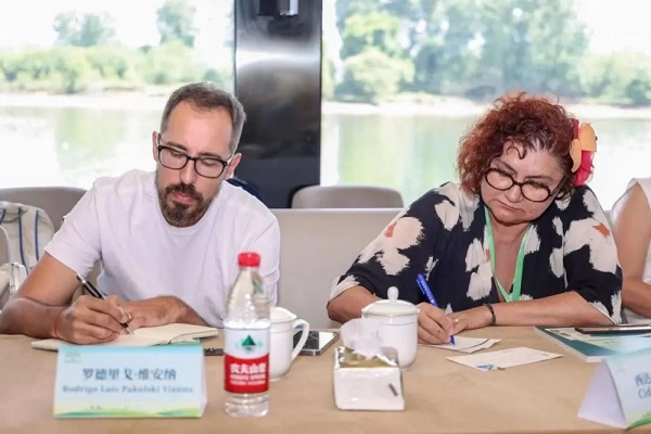 Poets from BRICS countries collaborate on a poem in E China