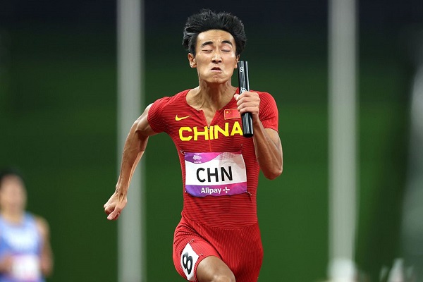 Baton passed to young generation with Chinese men's relay team