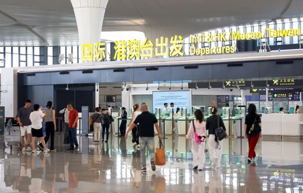 Hangzhou Intl Airport breaks passenger record three times this summer