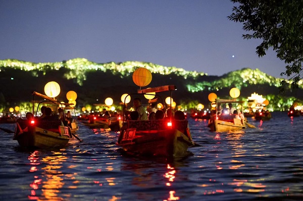 Hangzhou welcomes 3.8 million tourists during Mid-Autumn Festival