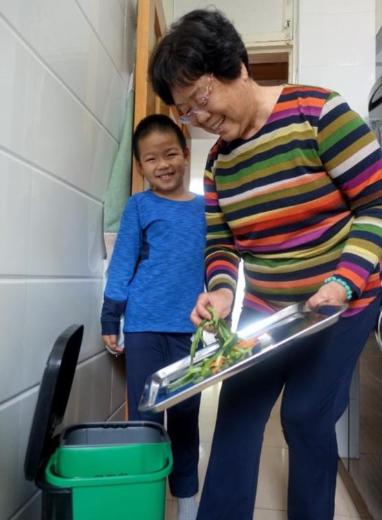 China strengthens garbage sorting in urban communities